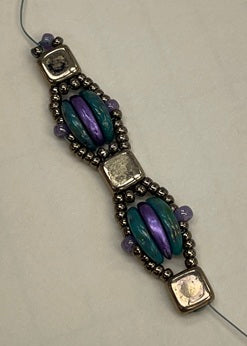 10-23-26 Crescent Link Bracelet Use Deborah Roberti's pattern to create this stacked bracelet. Sara 11-1:00pm