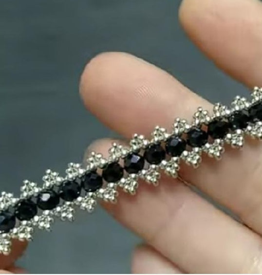 08-09-25 Elena C Chain A sweet edge design for a necklace or addition to a beaded pendant. Christy 11:00-1:00pm