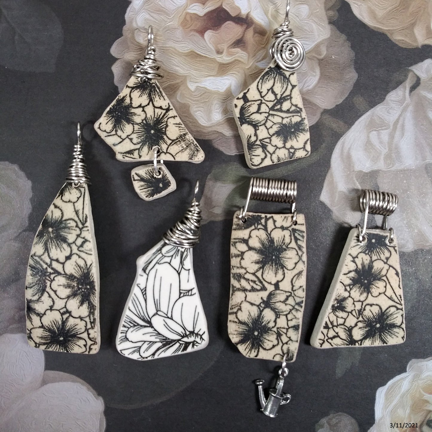 10-08-23 Pendants/Shards Necklace Use Barbara's shards to made a statement necklace. Barbara 1:30-3:30pm