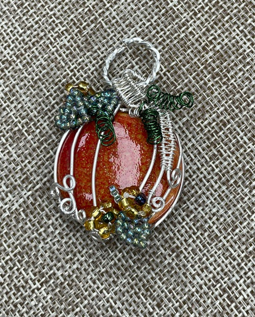 10-04-26 Wire Woven Pumpkin Donna's Got the pumpkins?you supply the wire and beads. Donna 10:30-12:30pm