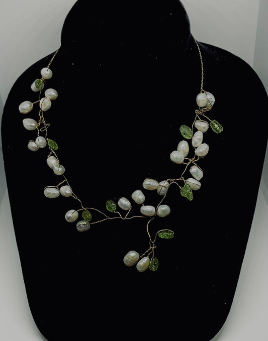 04-25-26 Tangles: An Artistic Wire Neckpiece This is a manipulation of fine wire with semi precious stone, antique beads and glass. Linda 11:00-2:00pm