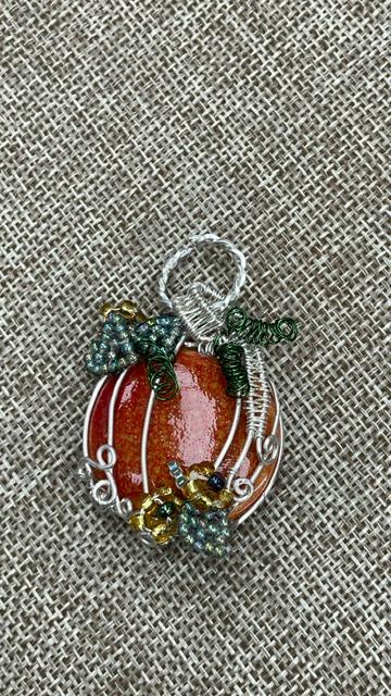 10-04-26 Wire Woven Pumpkin Donna's Got the pumpkins?you supply the wire and beads. Donna 10:30-12:30pm