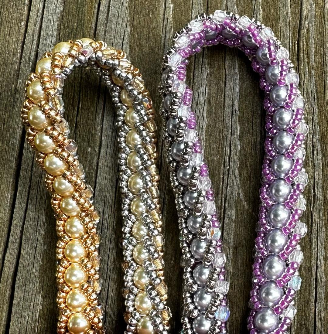 09-30-23 Flippin' Bracelet Bored with one sided bracelrets?  Use singely or stacked! Geri 1-3pm