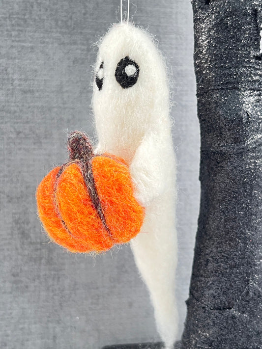 10-22-23 Ghost/Pumpkin Felted Ghosts with their mini pumpkins for ornaments. Marsha 10:30-12:30